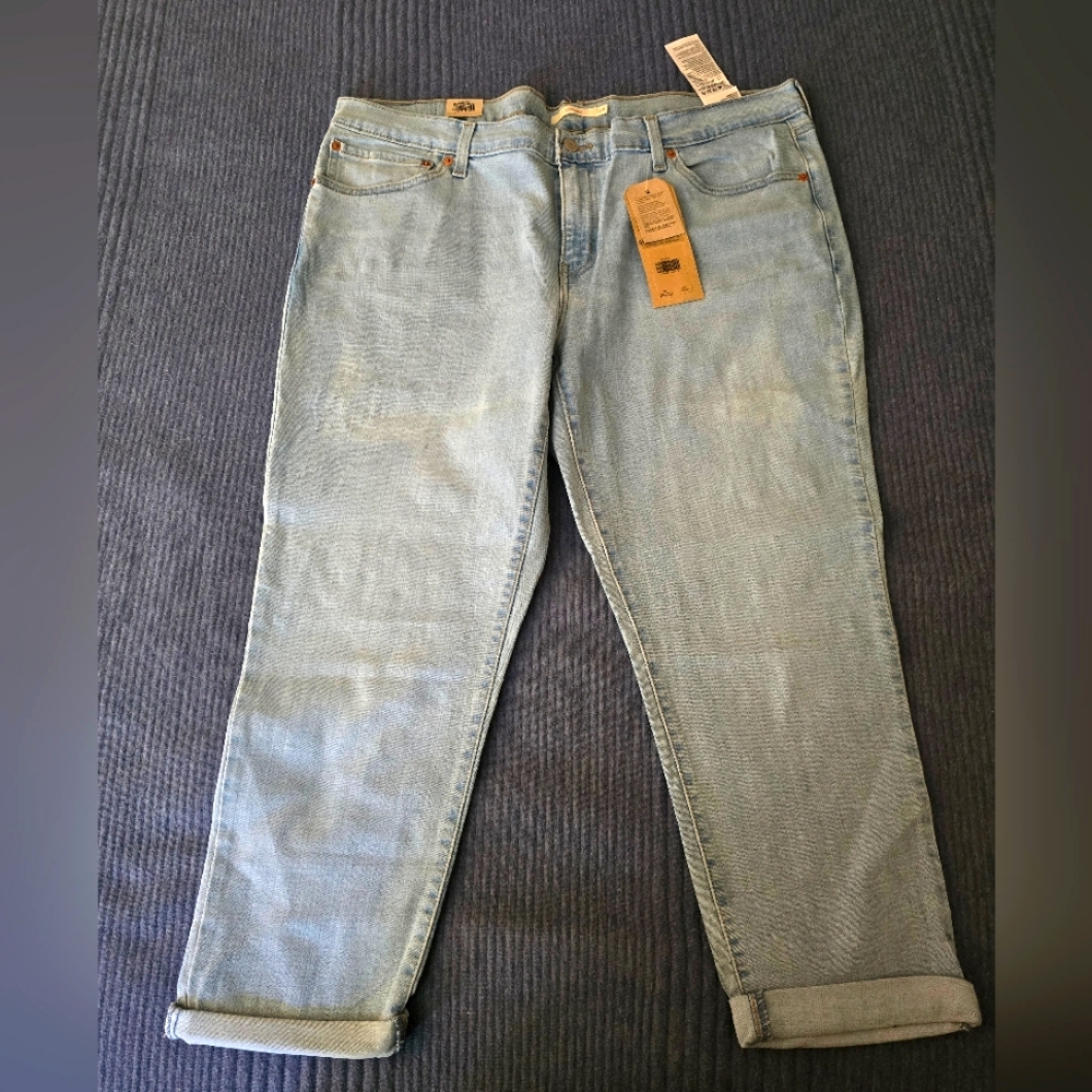 Levi's size 18 boyfriend cut jeans in light blue
